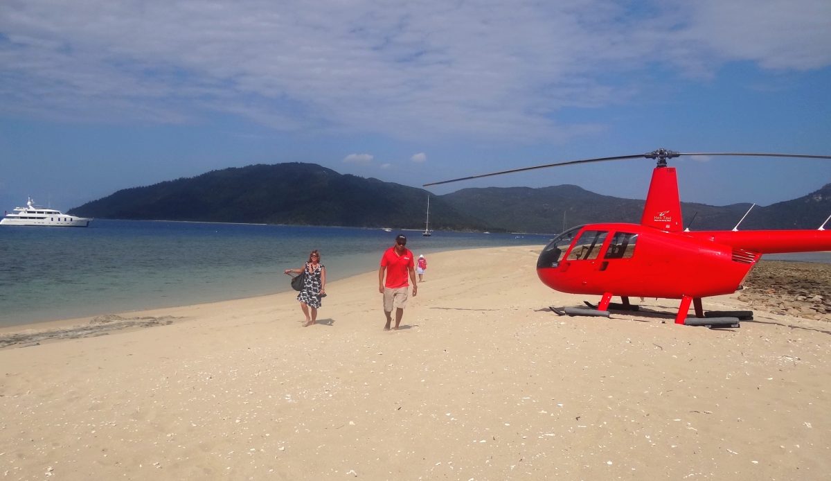 Helicopter flights Helitaxi whitsundays australia