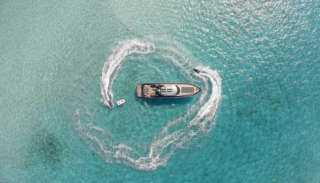 MURCIELAGO sunseeker 100 charter superyacht australia sydney harbour new year's eve ocean alliance