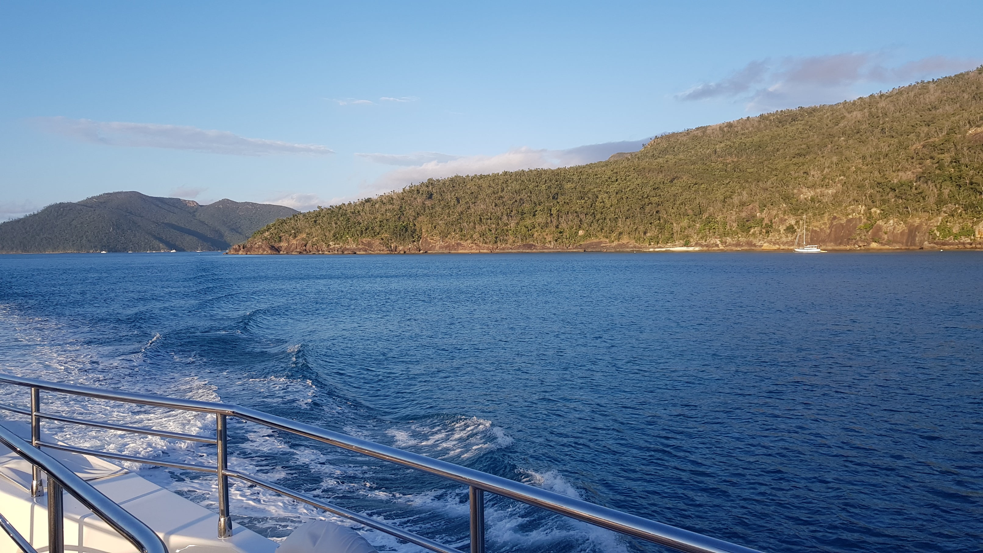 Cruising Whitsunday Islands on a superyacht