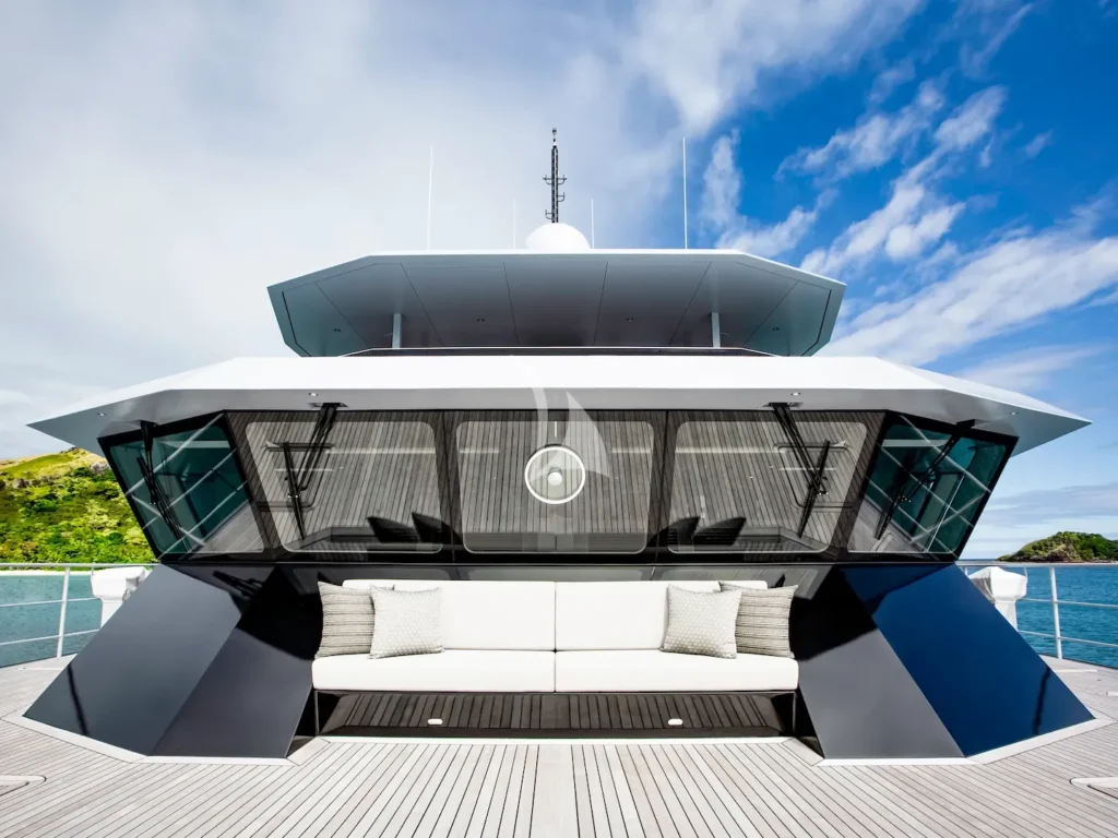 Wheelhouse from the bow