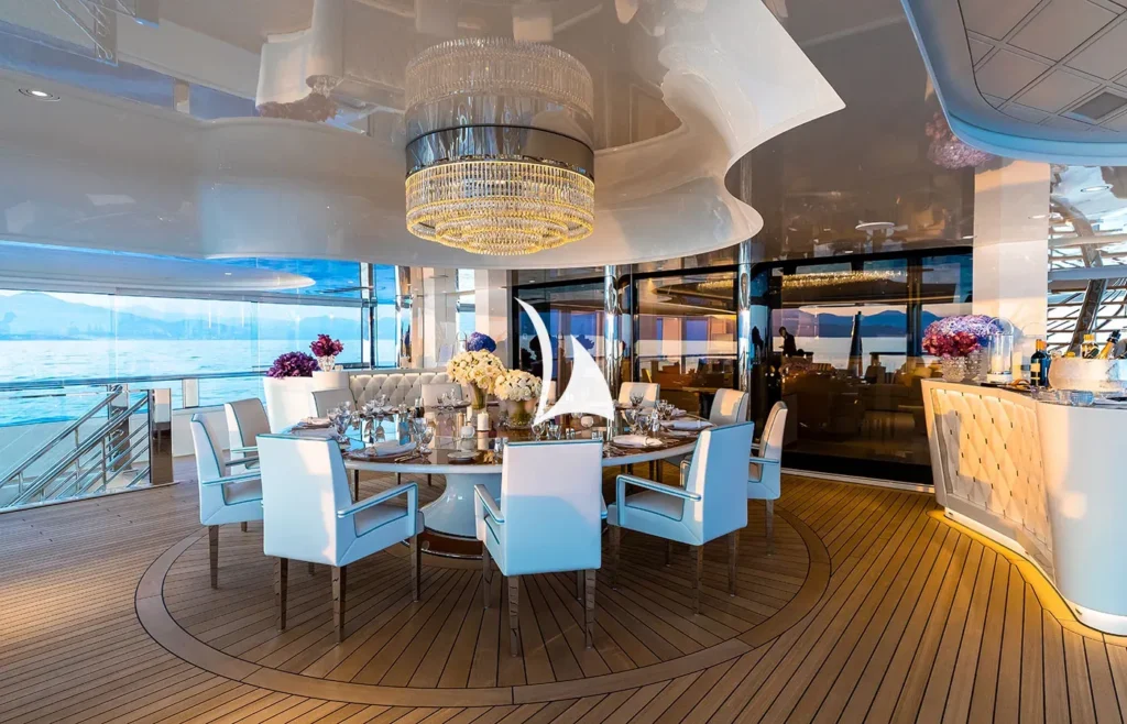 OWNER'S DECK DINNING