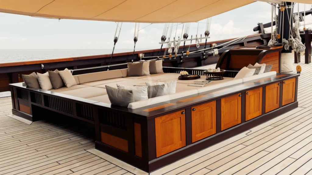 Main deck forward sunpad set up