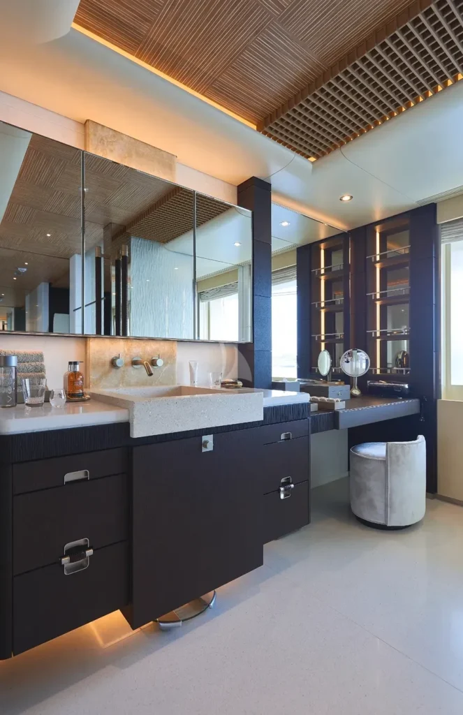 Master bathroom en suite