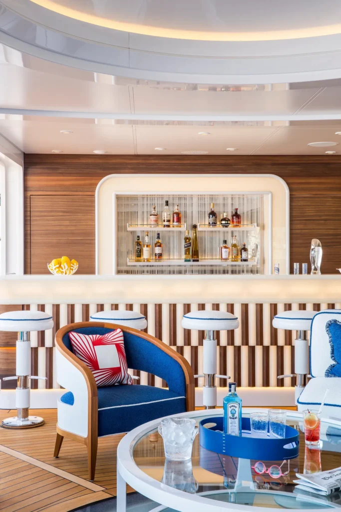 Bar (Main Deck Aft)