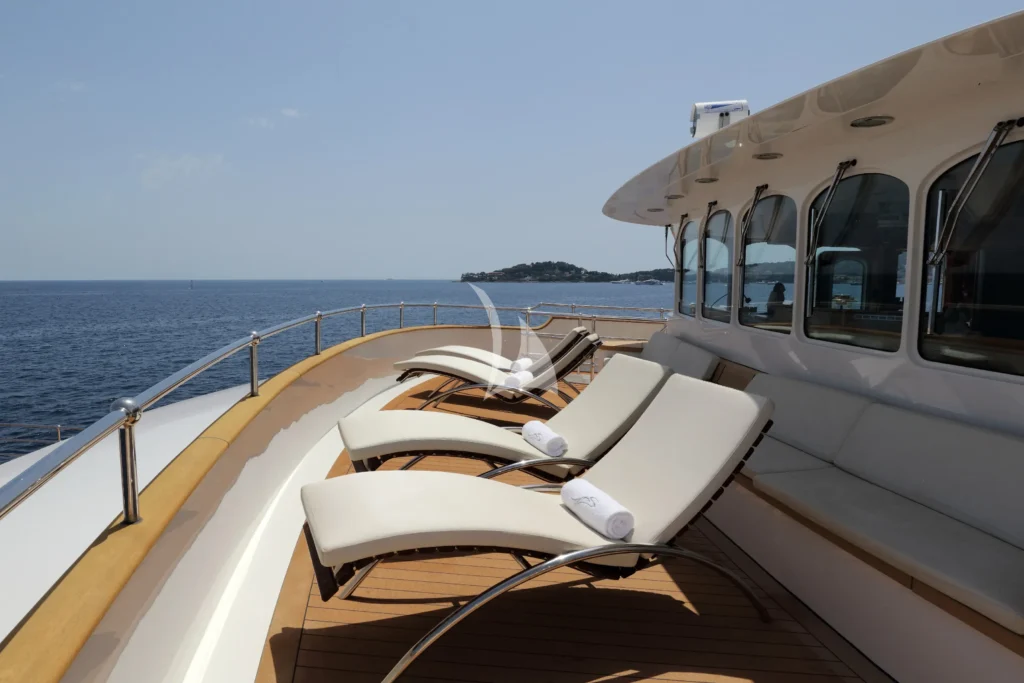 BRIDE FORWARD SEATING