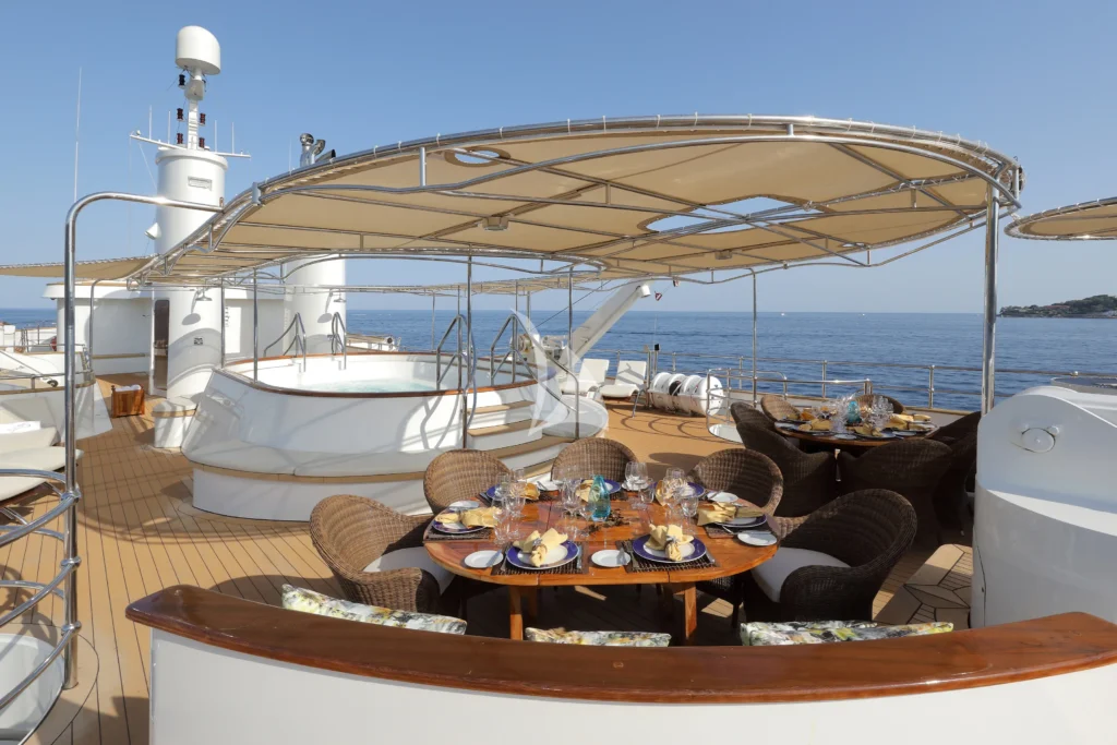 SUNDECK DINING 2
