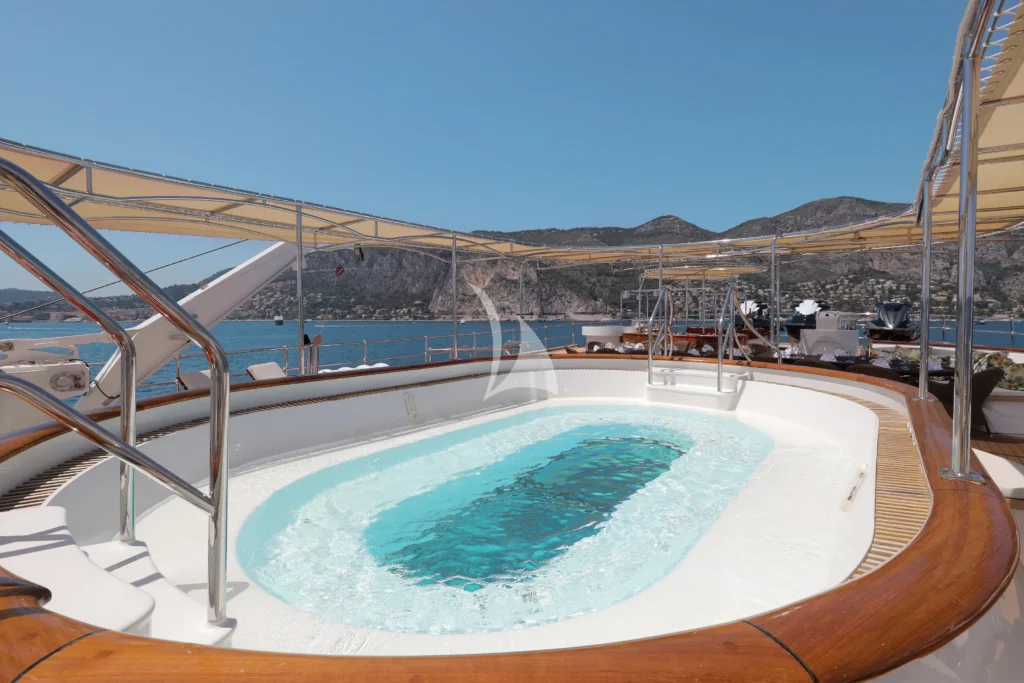 18 PERSON JACUZZI