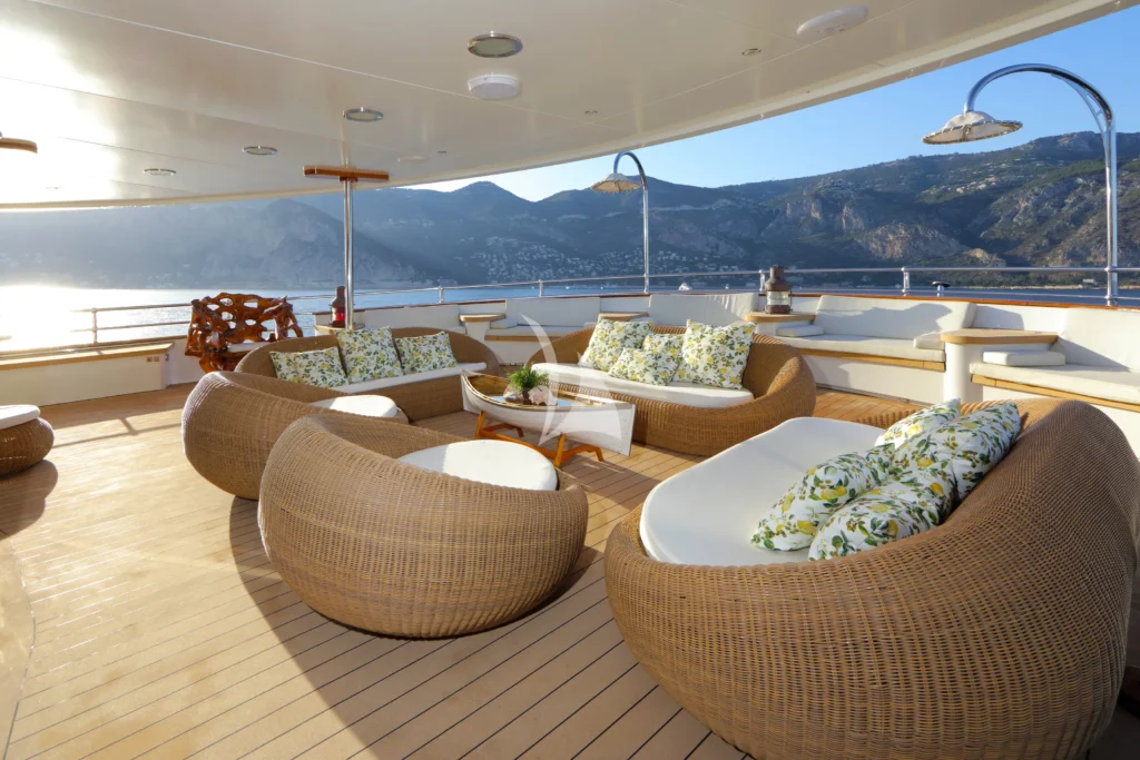BRIDGE DECK AFT CONNECTS TO BAR