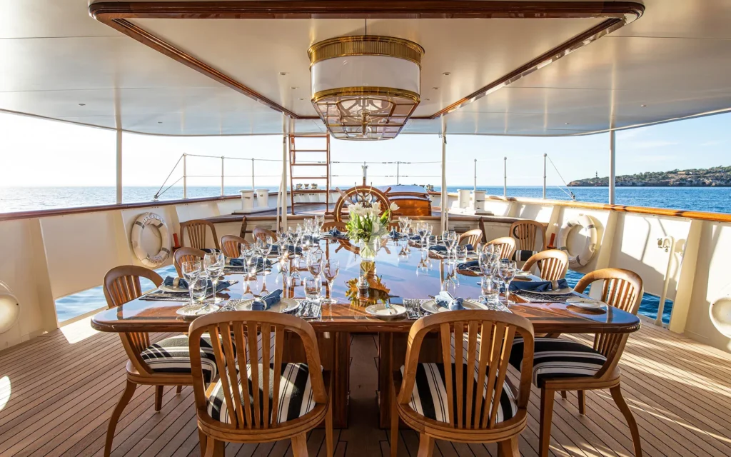 Al-fresco dining facing aft