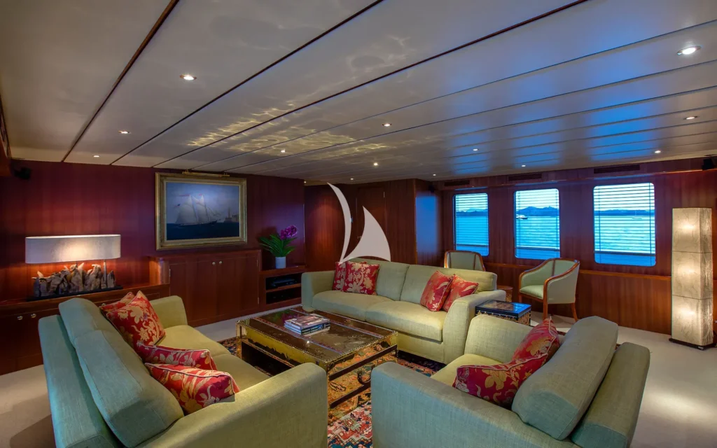 Main deck saloon forward