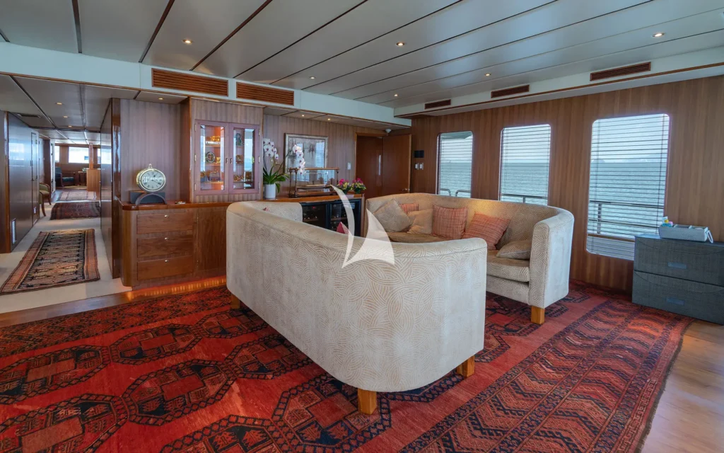 Main aft deck saloon