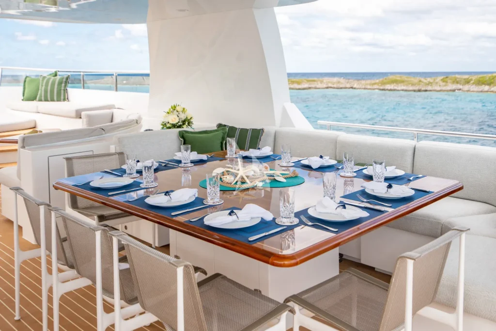 Sundeck - Al fresco dining area