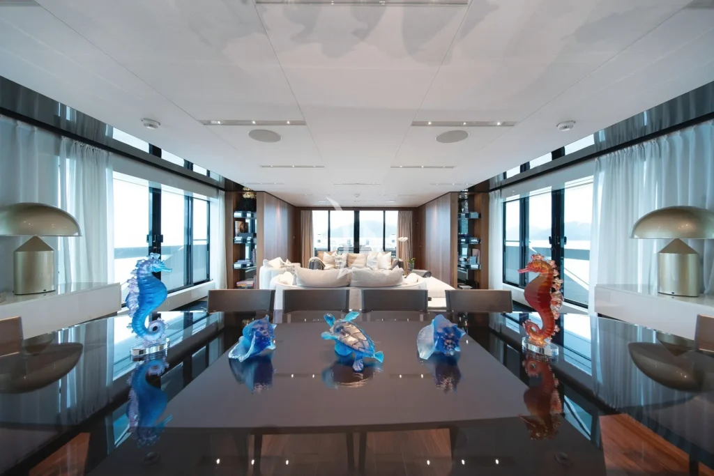 Main deck dining
