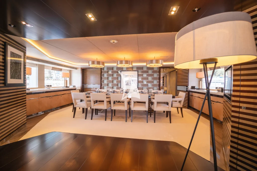 Main deck dining