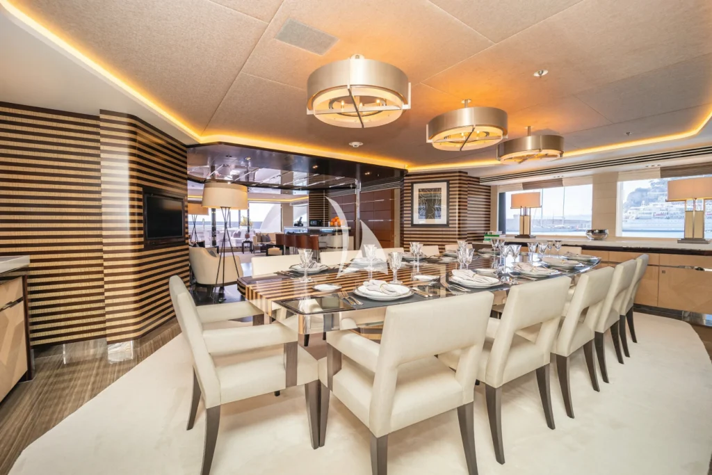Main deck dining