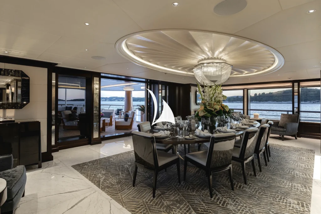 Main deck dining