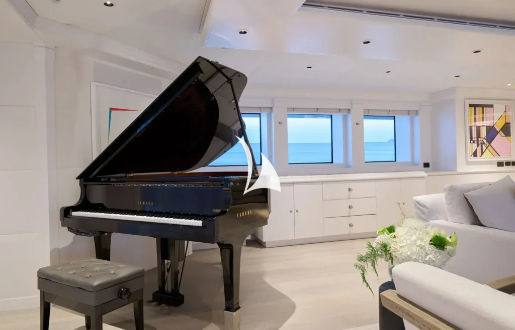 Main deck salon