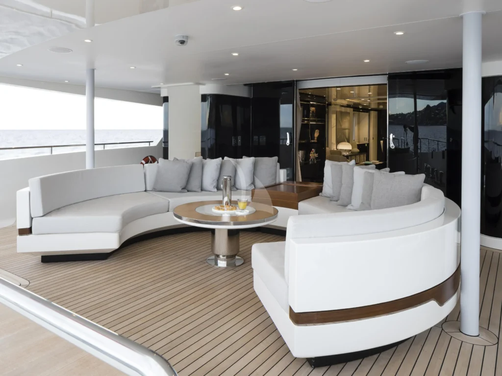 Main deck aft