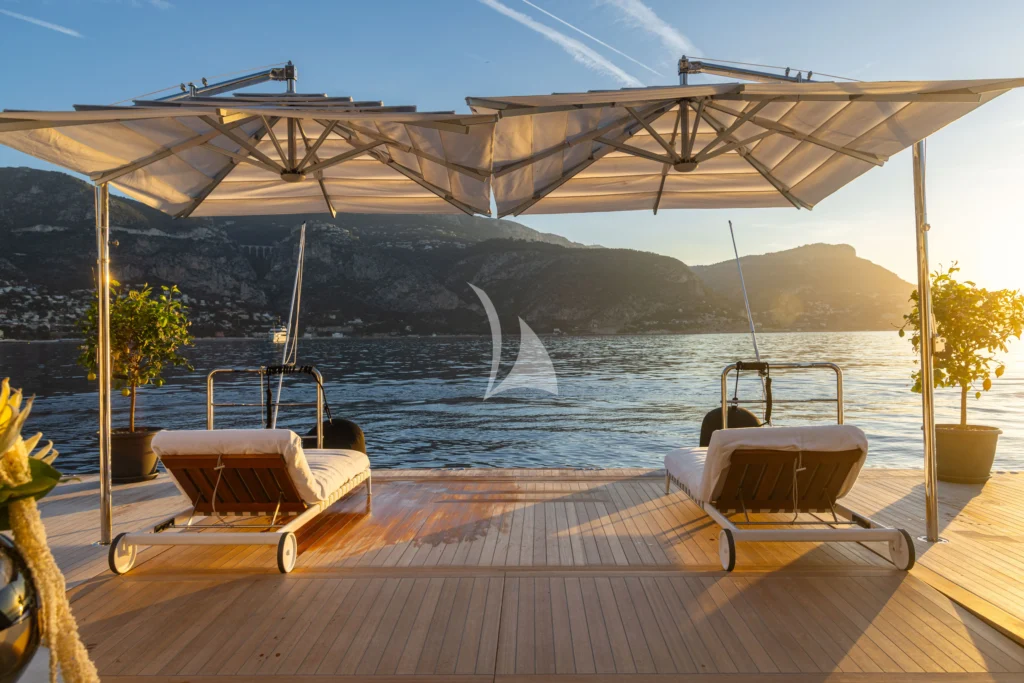 MALIA - Swim platform/Beachclub