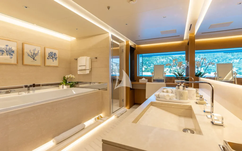 Principle Charterer's en suite