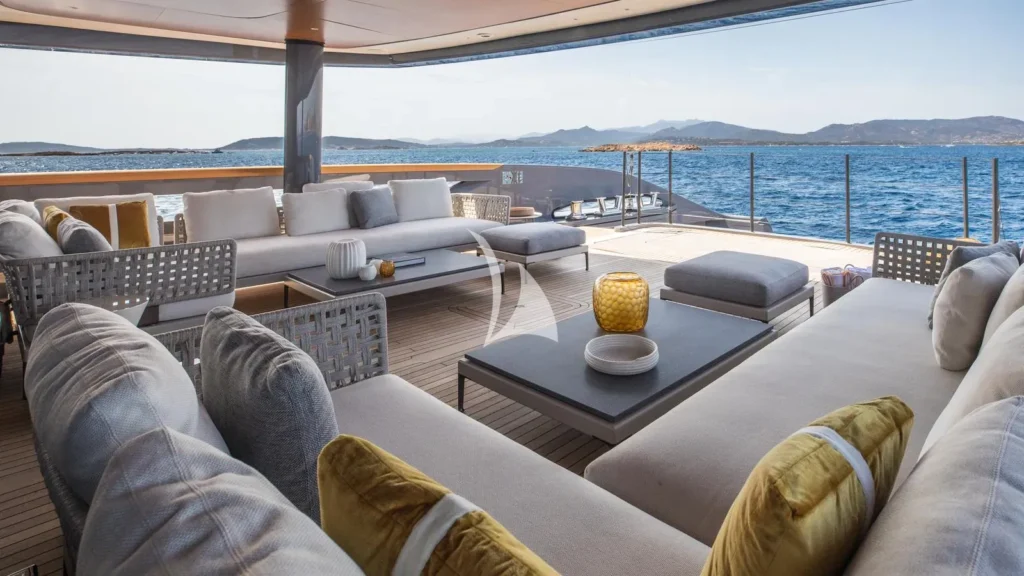 Main deck aft
