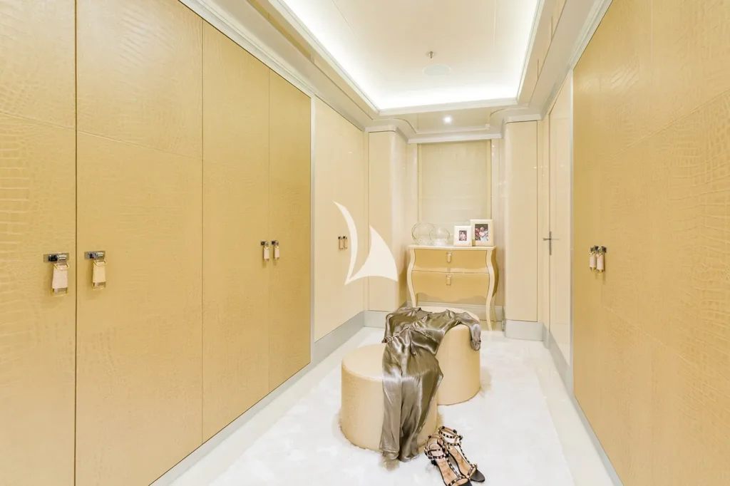 Principal Cabin Dressing Room