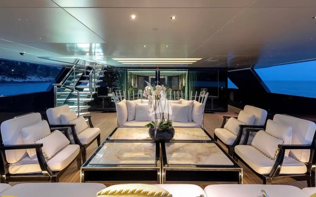 Main deck aft