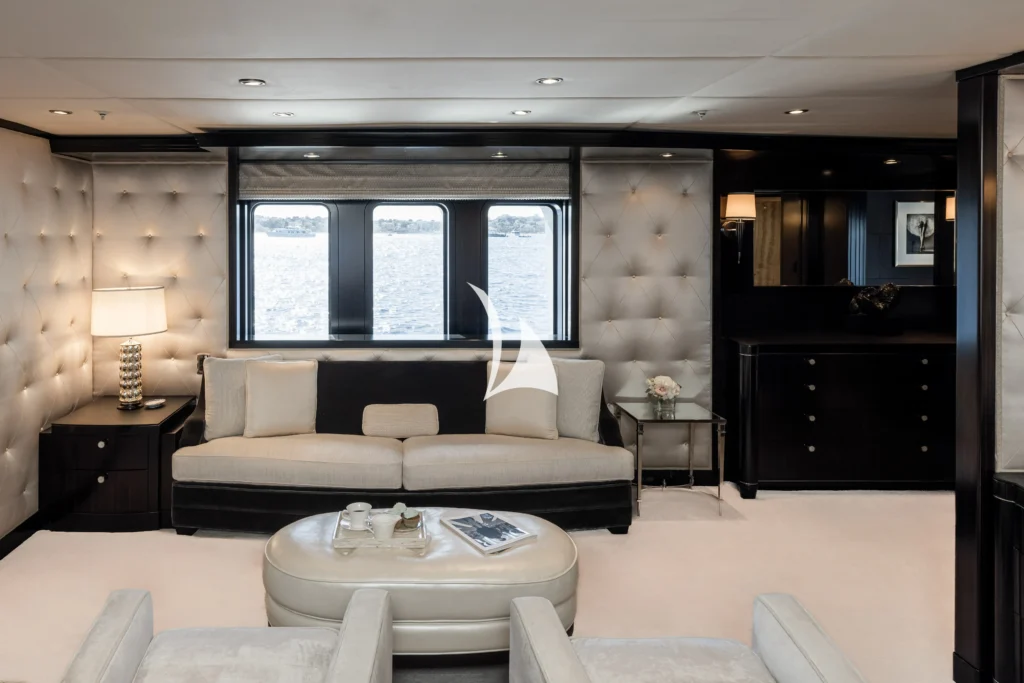 Master cabin lounge