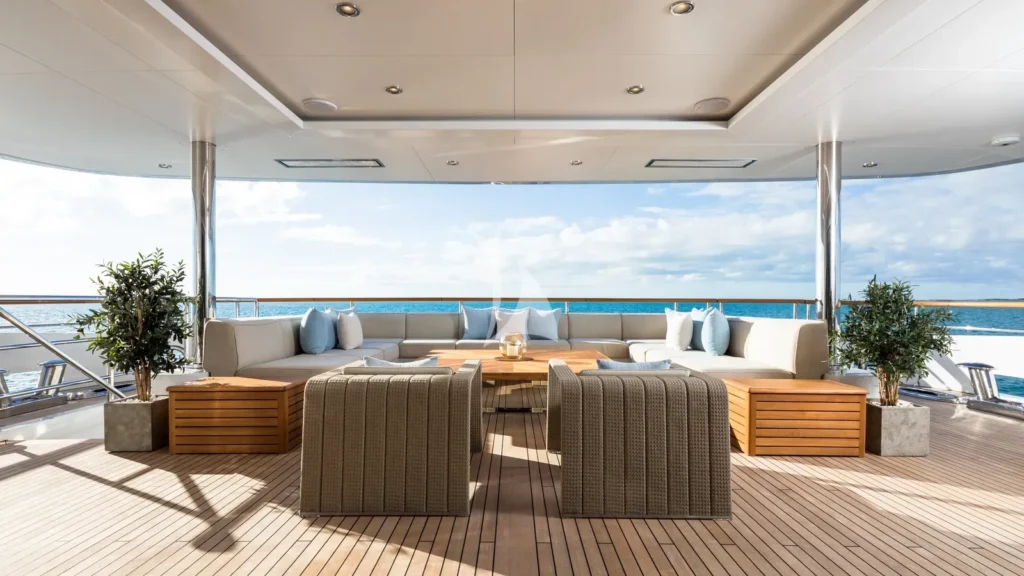 Main deck aft