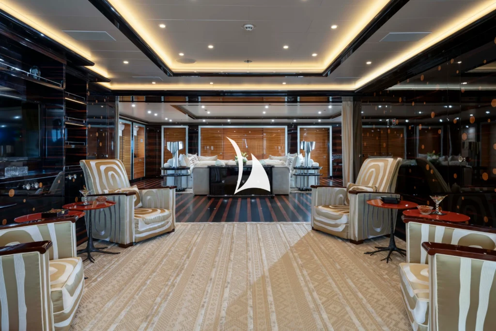 ALFA NERO - Main deck salon entrance