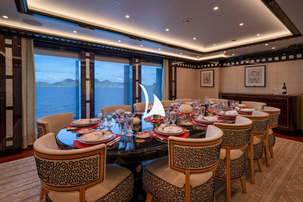 ALFA NERO - Main deck dining room