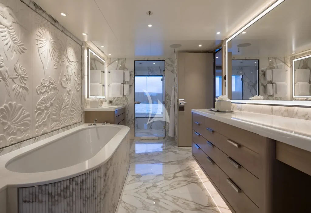 Master bathroom en suite