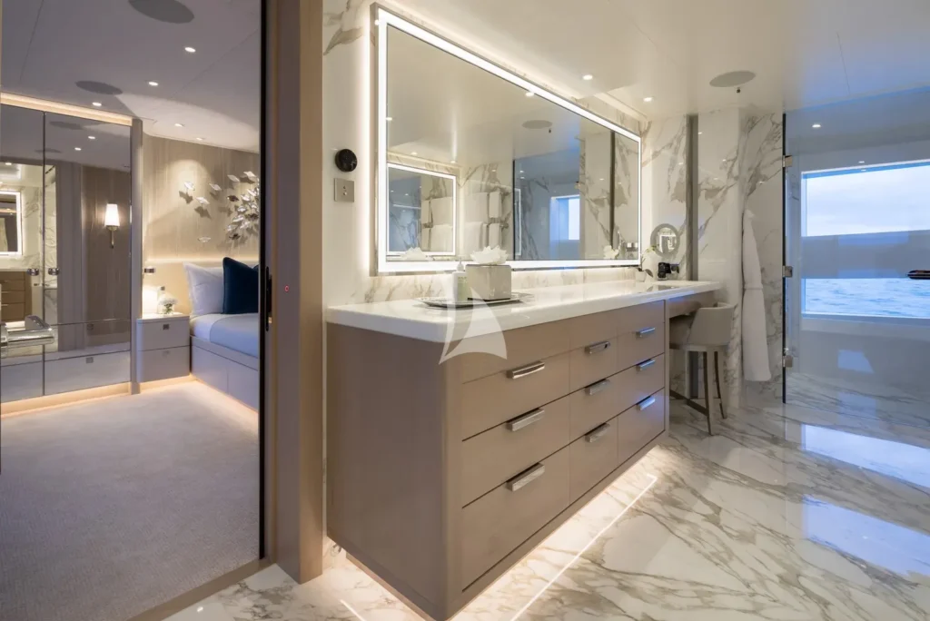 Master bathroom en suite