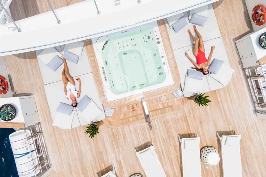 Sundeck Jacuzzi