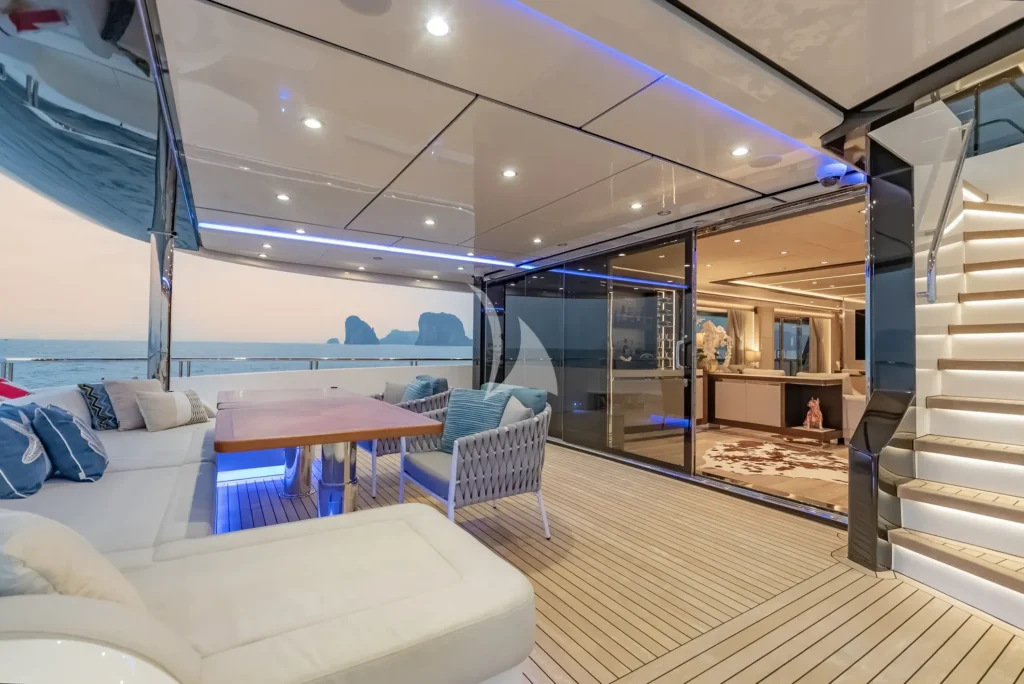 Main deck aft