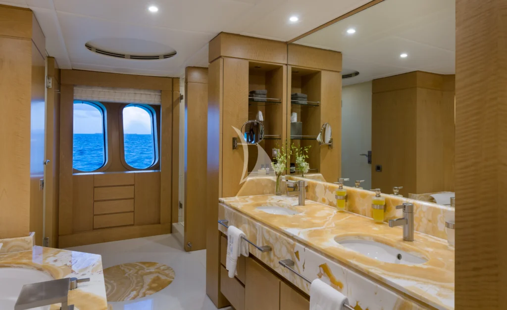Master bathroom en suite