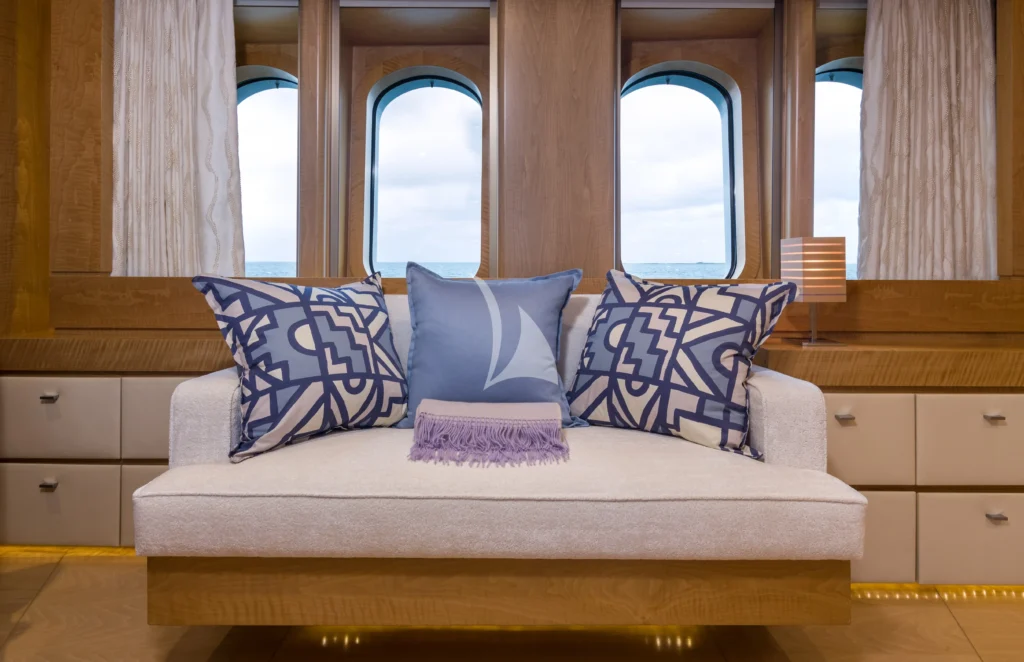 Master settee