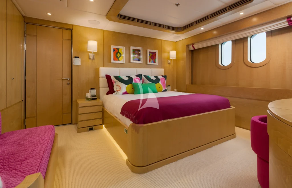 Double guest cabin