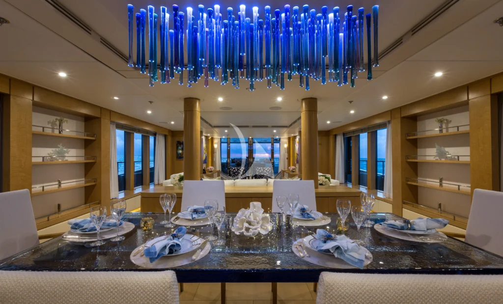 Main deck dining