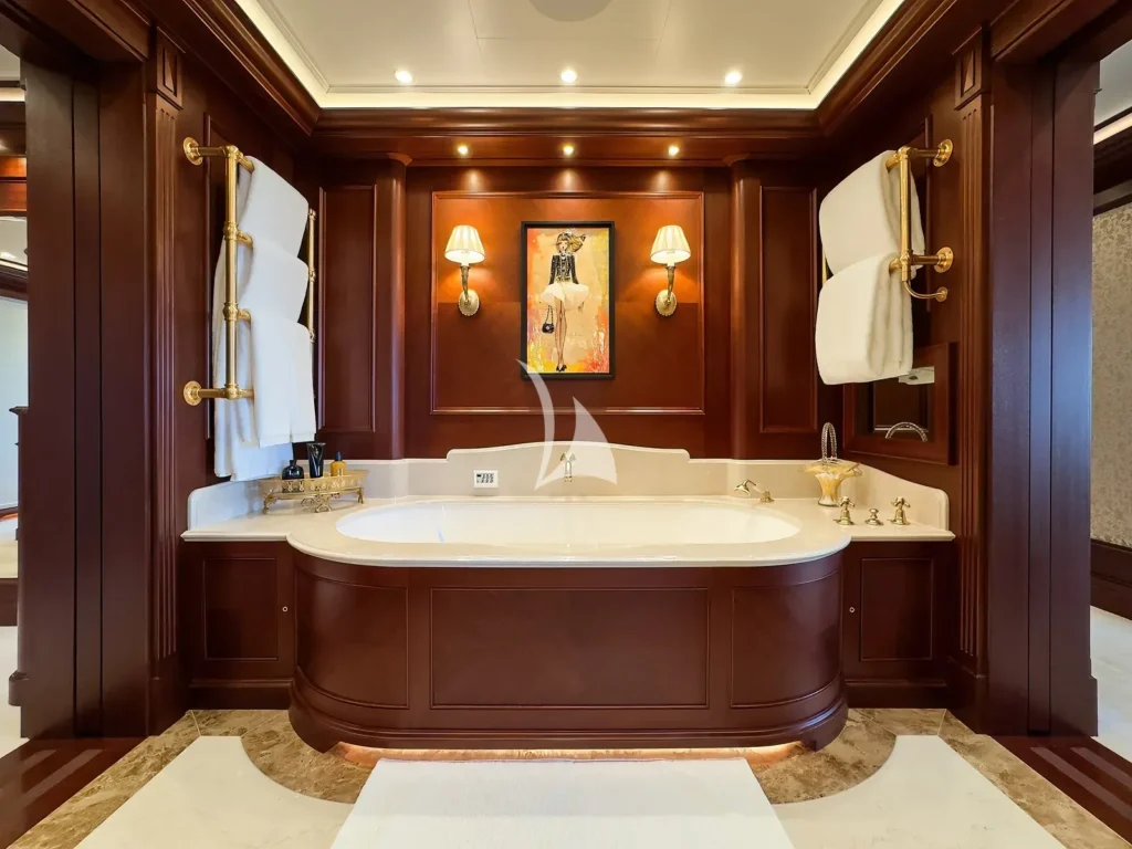 Owner's bathroom 'her' en suite