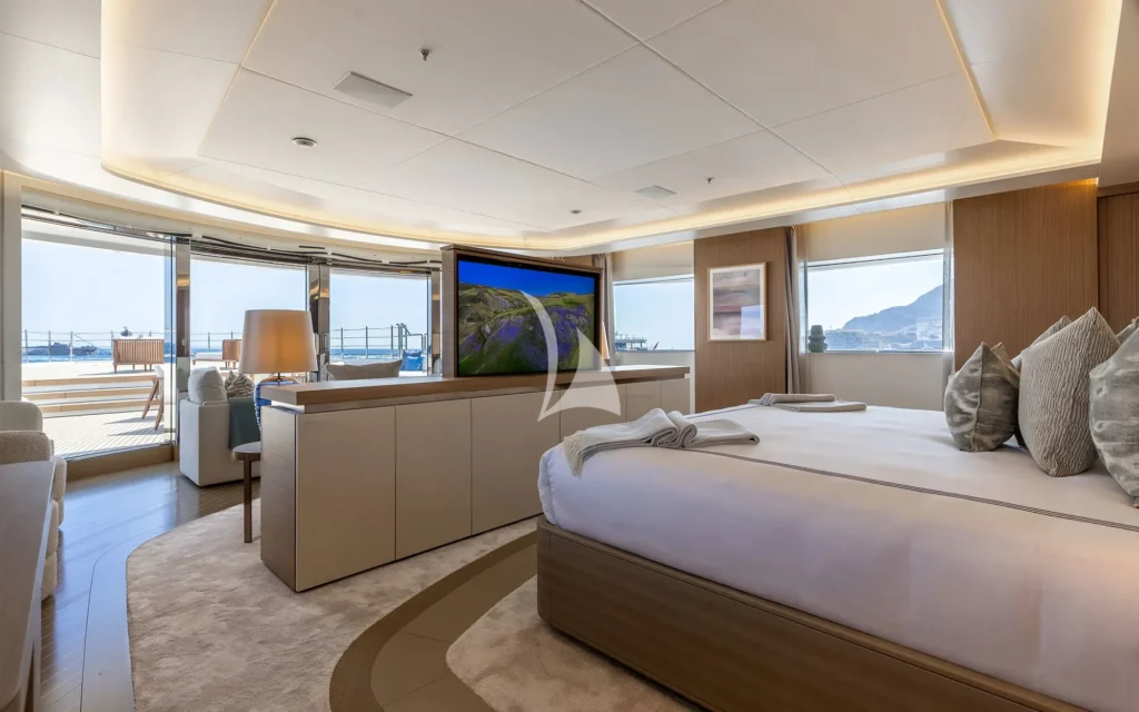Principle's stateroom facing forward onto foredeck
