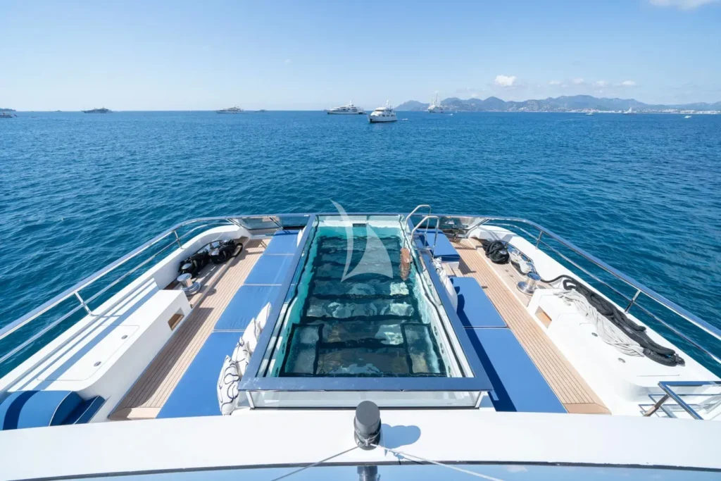Main deck pool