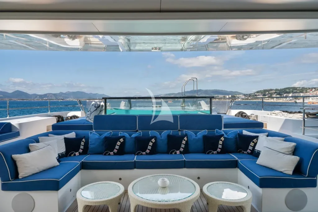 Main deck rear