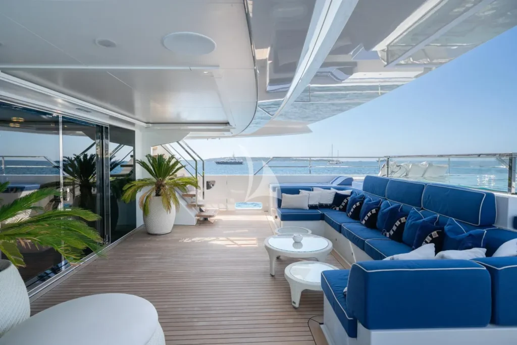 Main deck rear