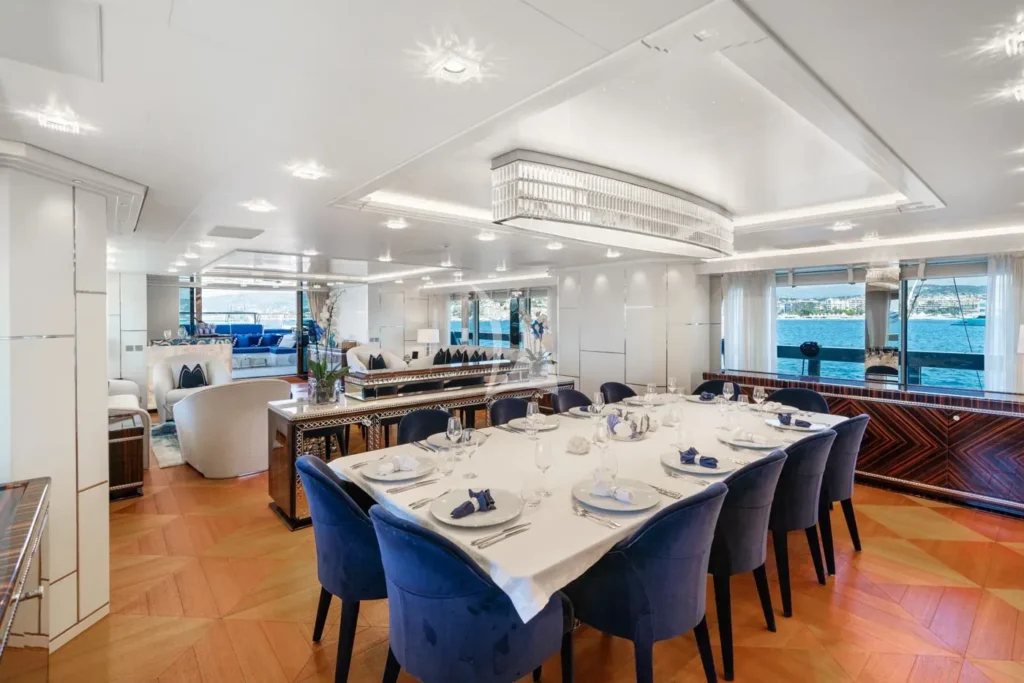 Main deck dinning area