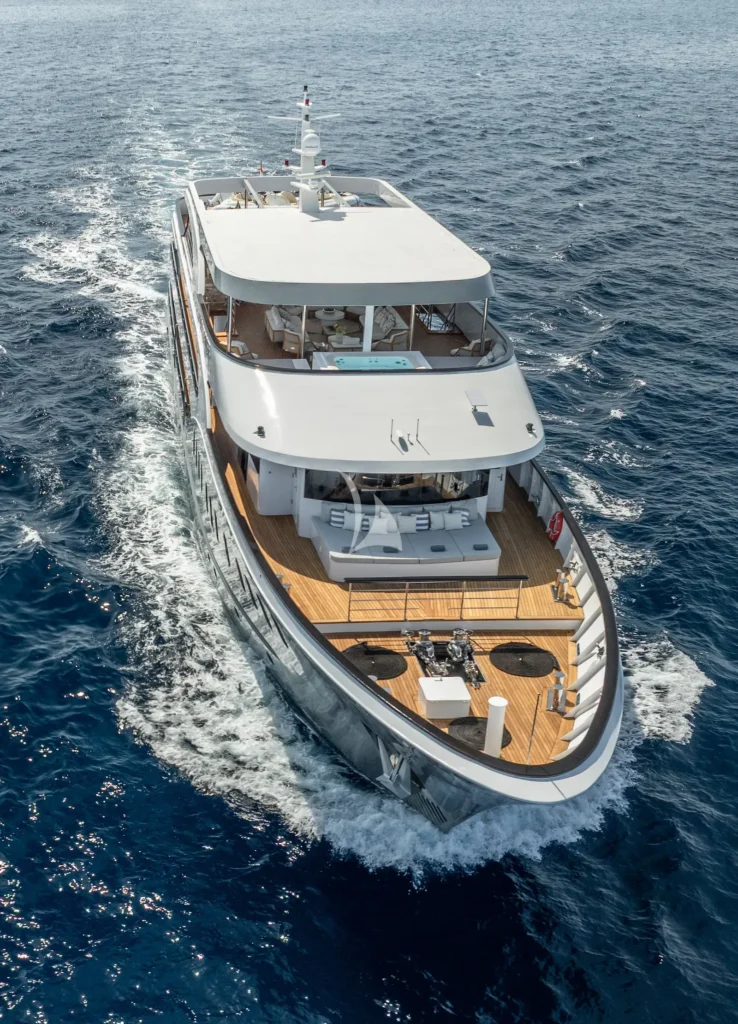 Bow underway