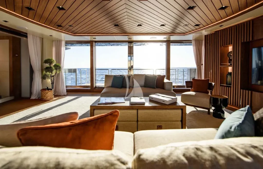 Main deck salon