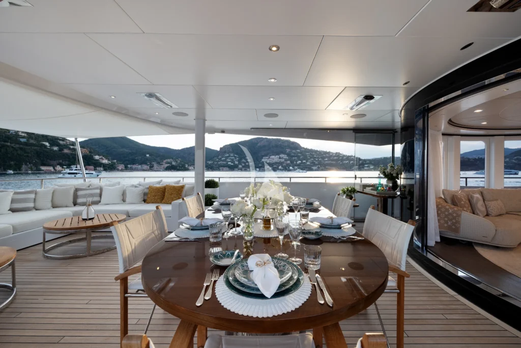Bridge deck aft dining