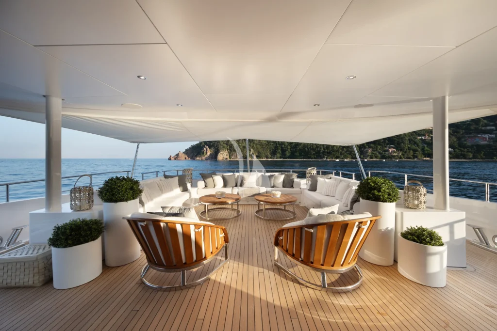 Main deck aft