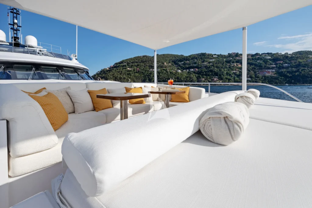 Fordeck seating
